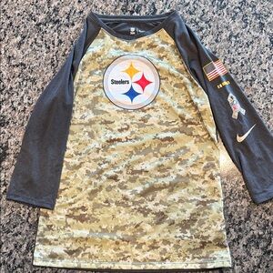 Nike women’s S NFL Steelers Salute to Service Long Sleeve Tee.